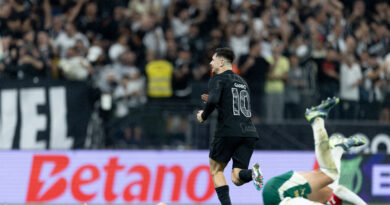 Corinthians derrota o Palmeiras e se afasta de vez do Z4 do Brasileirão