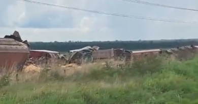 Vídeo: trem descarrila em Costa Rica e pelo menos 10 vagões ficam destruídos