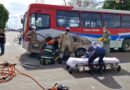 Vídeo: Fusca atravessa cruzamento em alta velocidade e bate em ônibus na Capital