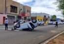 Veículo capota após mulher perder o controle da direção em rua de Campo Grande