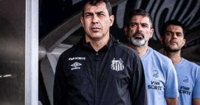 Santos demite o técnico Fábio Carille, que não vai nem estar no jogo da taça