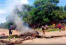 Moradores de favela protestam contra lentidão para remoção de árvores e ligação da energia