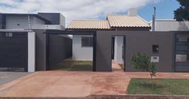 Casa à venda no bairro Nova Lima tem quintal com área verde