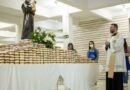Com 3 mil alianças escondidas, potes do bolo de Santo Antônio já estão à venda na Catedral