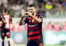 Rossi pega pênalti, Flamengo vence Palmeiras e encosta na liderança do Brasileirão