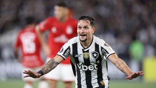 Artur faz golaço e garante vitória do Botafogo sobre o Estudiantes na Libertadores
