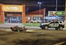 Casal fica gravemente ferido após colisão entre moto e SUV nos Altos da Afonso Pena