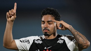 Corinthians joga mal, mas vence Racing e sobe para segundo no grupo da Sul-Americana