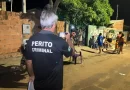 Durante prisão de bandido, arma de policial cai e dispara contra pescoço de mulher