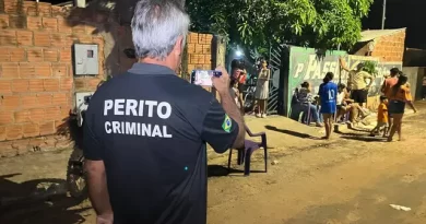 Durante prisão de bandido, arma de policial cai e dispara contra pescoço de mulher