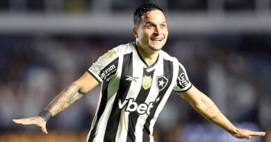 Neymar é expulso, Santos perde para o Botafogo na Vila Belmiro e segue no Z-4 do Brasileirão