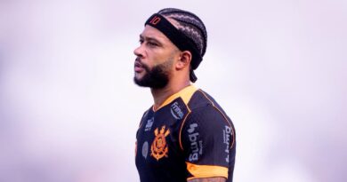 Com gols de Gabigol e Memphis, Santos e Corinthians ficam no empate na Vila Belmiro