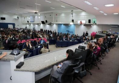 Câmara homenageia mulheres com Medalha Legislativa Celina Martins Jallad em sessão solene