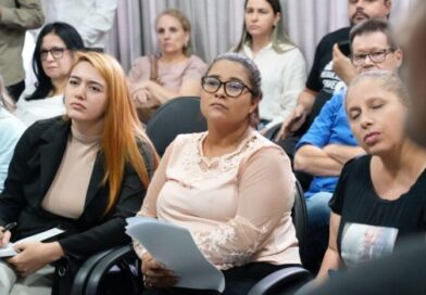 Comissão abre caminho para assistentes de educação infantil brigarem por aumento salarial