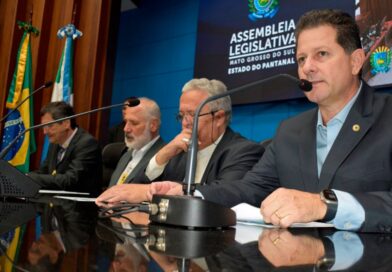 Homens usam faca quente para marcar suástica no braço de mulher trans