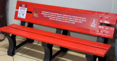 Banco Vermelho é inaugurado na UFMS em memória da jornalista Vanessa Ricarte