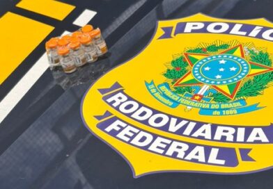 PRF prende dupla transportando mais de 20 ampolas de remédios emagrecedores