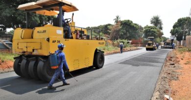 Pacote de obras leva pavimentação e drenagem a 10 bairros da região Anhanduizinho