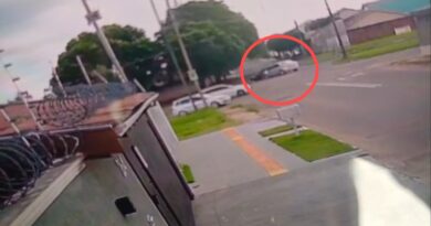 Vídeo: carro capota ao ser atingido por outro em cruzamento do bairro Jardim Leblon