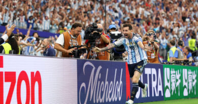 Lionel Messi, novo rei do futebol, garante classificação da Argentina e artilharia das Copas