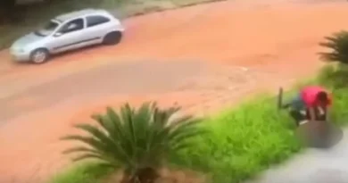 Dupla é presa após atacar mulher e tentar forçá-la a entrar em carro em Campo Grande