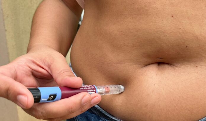 Nova caneta emagrecedora chama atenção por reduzir gordura no fígado, apontam estudos