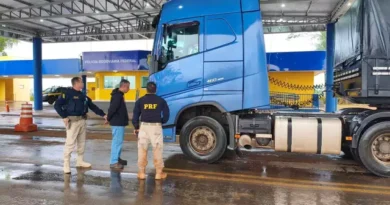 PRF recupera em MS carreta roubada em SP; caminhoneiro estava em cárcere