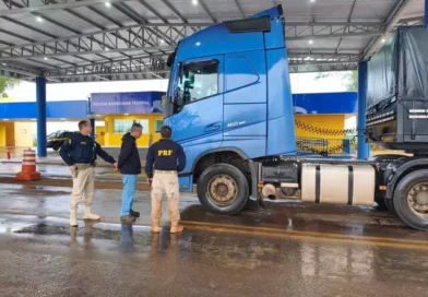 PRF recupera em MS carreta roubada em SP; caminhoneiro estava em cárcere