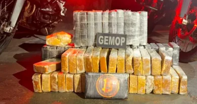 Mulher é presa com 60 kg de cocaína escondidos em sacos de reciclagem