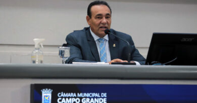 Vereador Carlão aponta medidas do governador Eduardo Riedel contra irregularidades na saúde