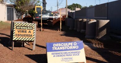 Moradores comemoram chegada do asfalto no Jd. das Nações 
