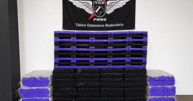 Polícia recupera caminhonete, apreende 549 kg de drogas e prende suspeitos