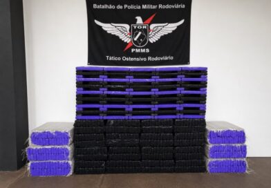 Polícia recupera caminhonete, apreende 549 kg de drogas e prende suspeitos
