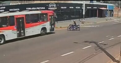 Morre a motociclista que foi atropelada e arrastada por ônibus na Capital