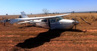 Forças policiais procuram por ocupantes de avião interceptado pela FAB