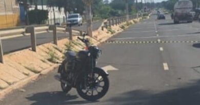 Motociclista de 24 anos morre após bater em canteiro na Duque de Caxias