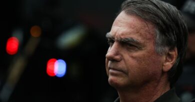 Bolsonaro terá pistolas, espingardas e fuzis entregues à PF nesta segunda-feira
