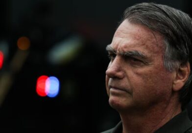 Bolsonaro terá pistolas, espingardas e fuzis entregues à PF nesta segunda-feira