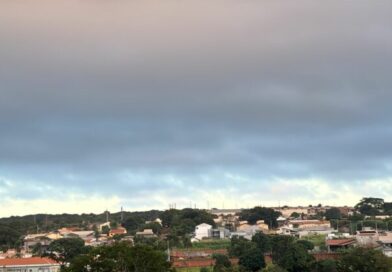 Frente fria muda o tempo em Campo Grande e traz chance de chuva após 17 dias de estiagem