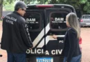Mulher pula portão para fugir de cárcere; namorado foi preso em flagrante