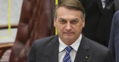 Alexandre de Moraes decide manter Bolsonaro em prisão domiciliar