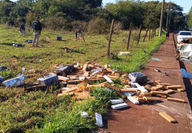 Caminhonete que capotou ao fugir da PRF em Dourados transportava quase 1,5 tonelada de maconha
