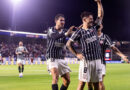 Com falha de Volpi, Corinthians vence o Bragantino fora de casa e encosta no G4