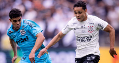 Com Neymar protagonista, Santos vence Corinthians e respira no Brasileirão