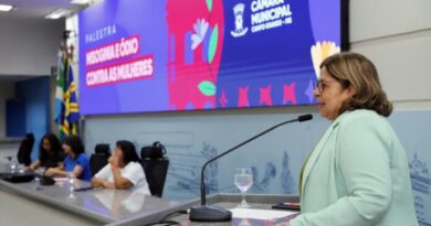 Câmara encerra Agosto Lilás com palestra sobre misoginia e combate à violência contra mulheres
