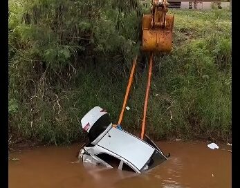 Sul-mato-grossense e amigas morrem após carro sair da pista e ficar submerso no PR