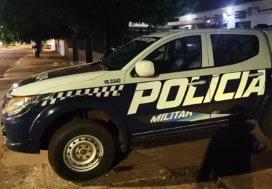 Homem com esquizofrenia surta e é morto ao avançar com dois facões contra a PM