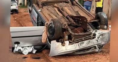 Embriagado, motorista morre ao capotar carro na Avenida Guaicurus; passageira de 17 anos sofreu ferimentos