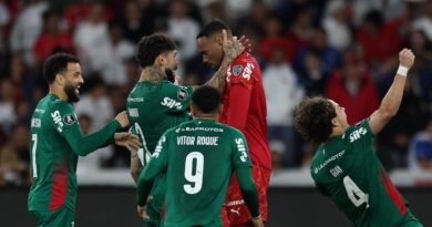 Palmeiras leva virada, mas vence nos pênaltis e vai à semifinal em noite de Carlos Miguel