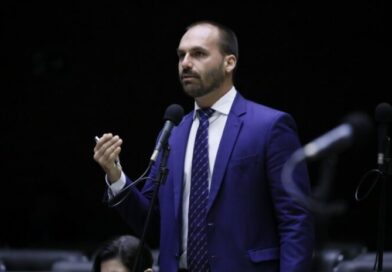 Ministério da Justiça demite Eduardo Bolsonaro por abandono de cargo
